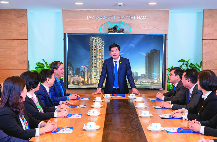 Chuyển Mình Của Ngành Dệt May Việt Nam: Đổi Mới Từ Sản Xuất Đến Phân Phối
